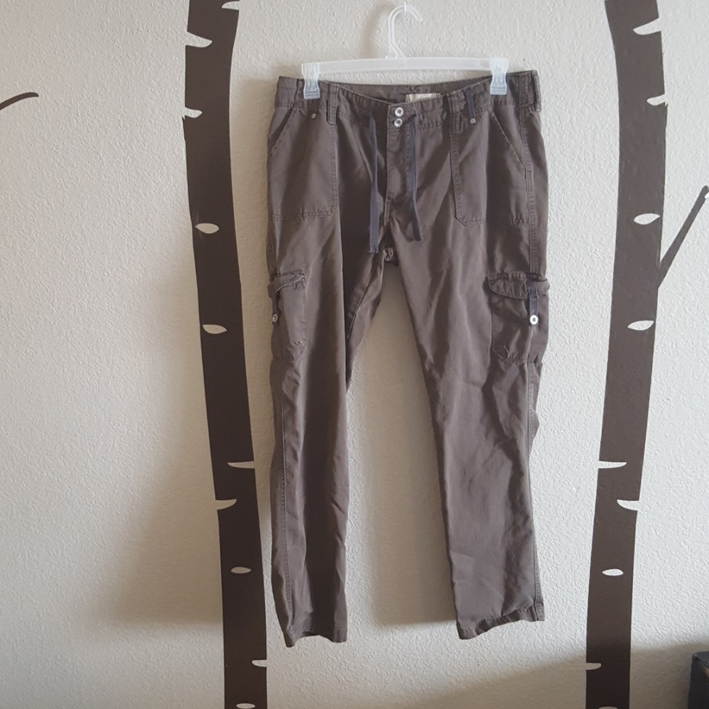🌵Levi's Olive Khaki Boyfriend Cut Cargo Pants